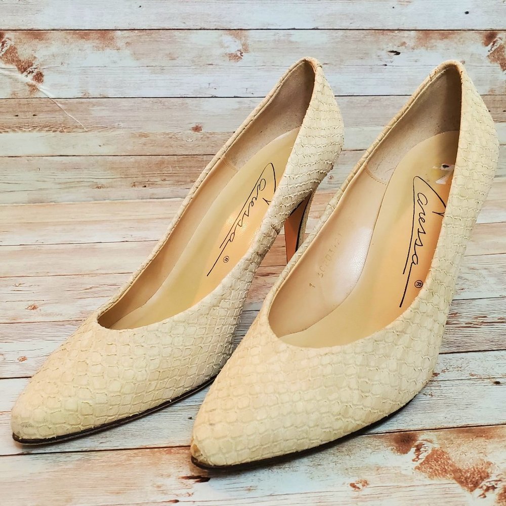 Vintage 80's Caressa Cream Embossed Leather Pointed Toe 3.5" Cone Heels Size 9